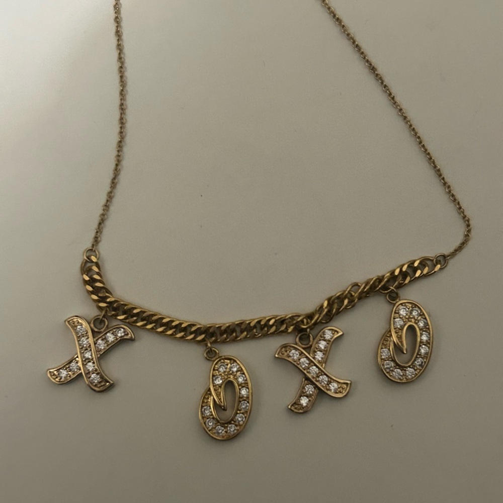 Vanessa Mooney xoxo charm necklace